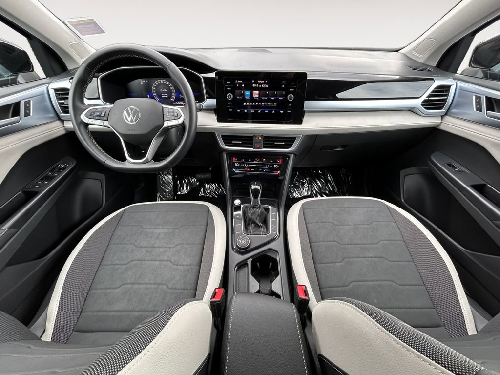 Used 2025 Volkswagen Taos SE AWD/4WD image 11