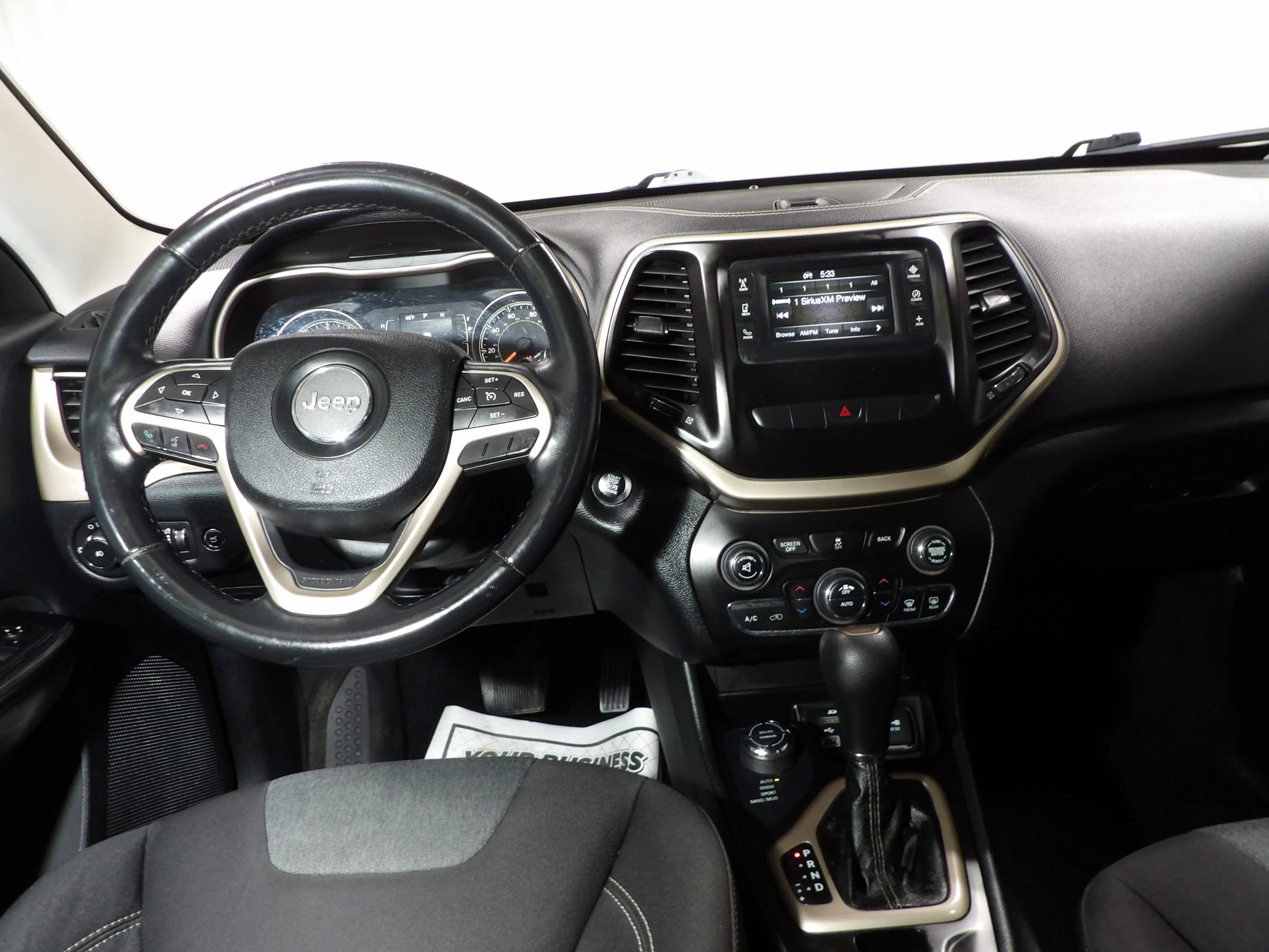 Used 2014 Jeep Cherokee Latitude w/ Comfort/Convenience Group AWD/4WD image 16