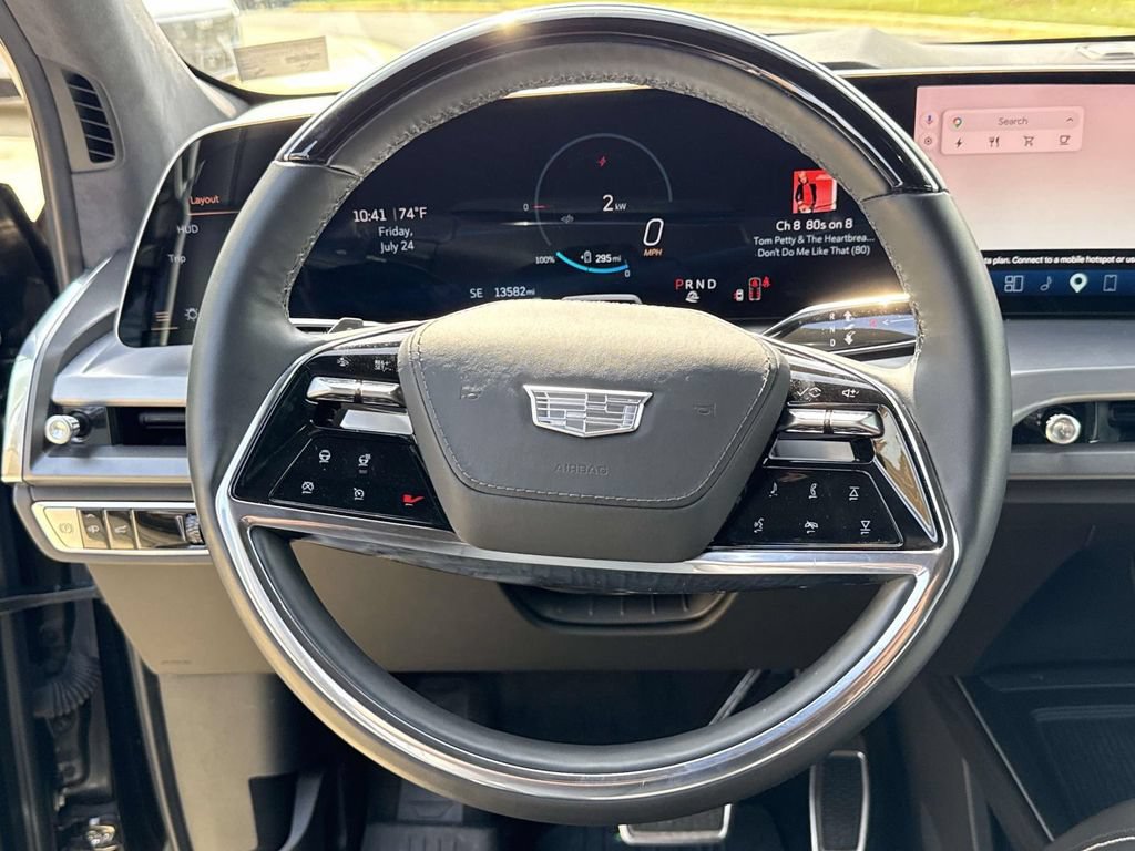 Certified 2026 Cadillac Vistiq Platinum w/ LPO, Floor Liner Package AWD/4WD image 32