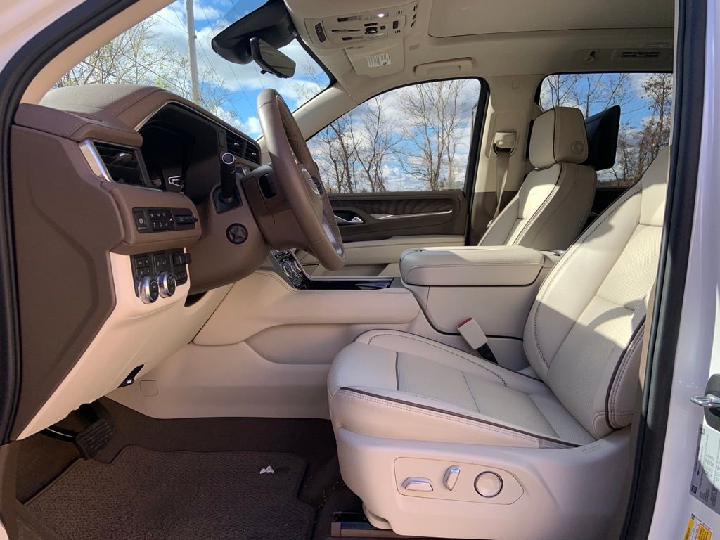 Used 2024 GMC Yukon Denali w/ Advanced Technology Package image 14