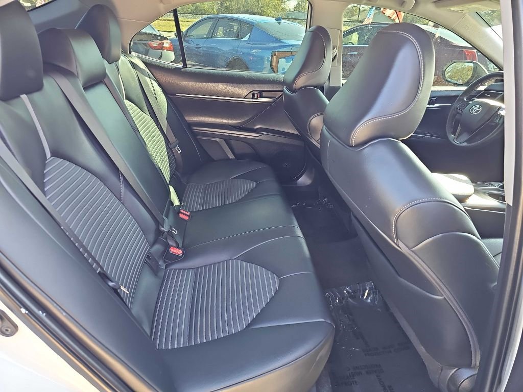 Used 2022 Toyota Camry SE image 16