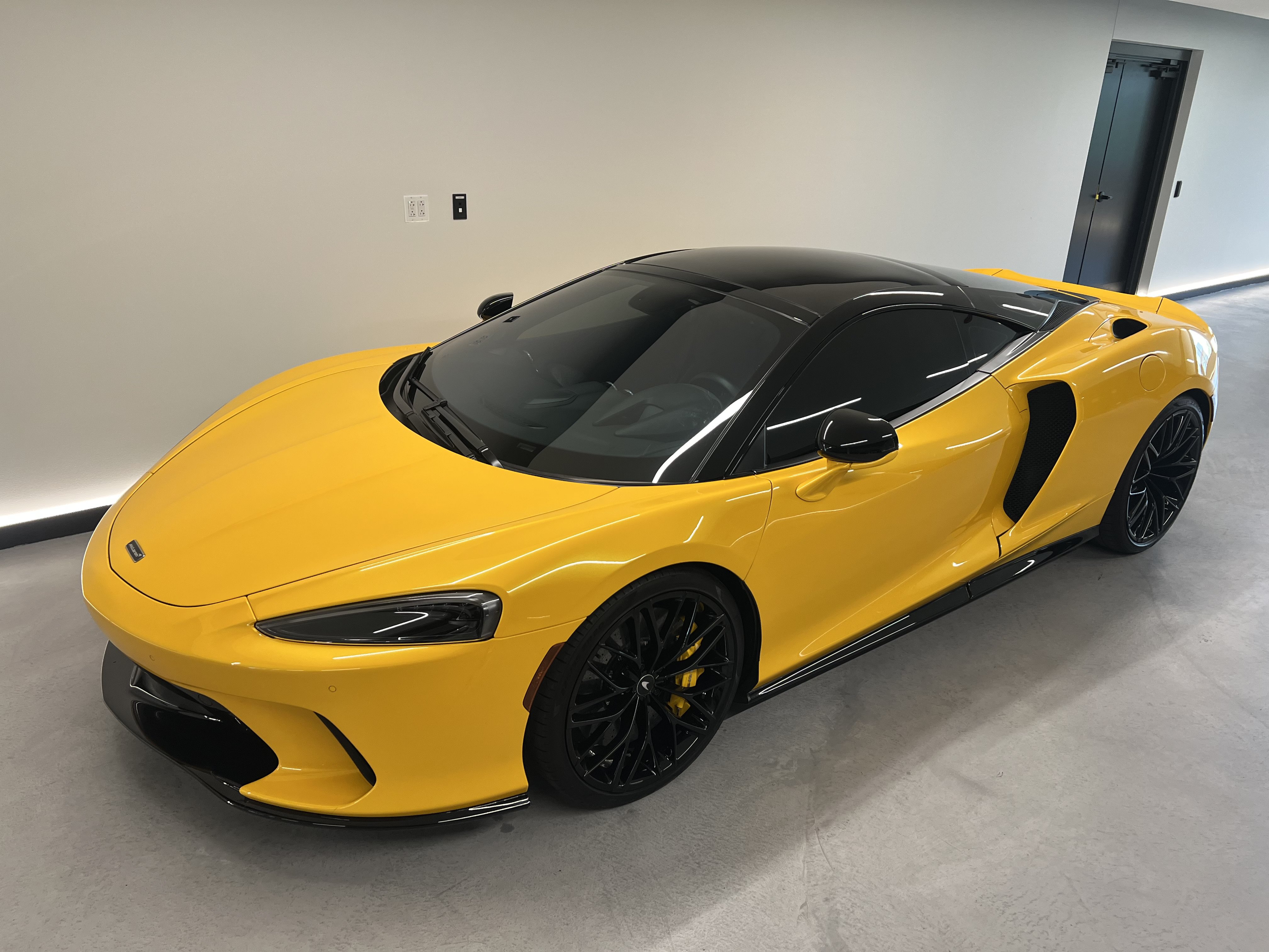 Used 2023 McLaren GT RWD image 4