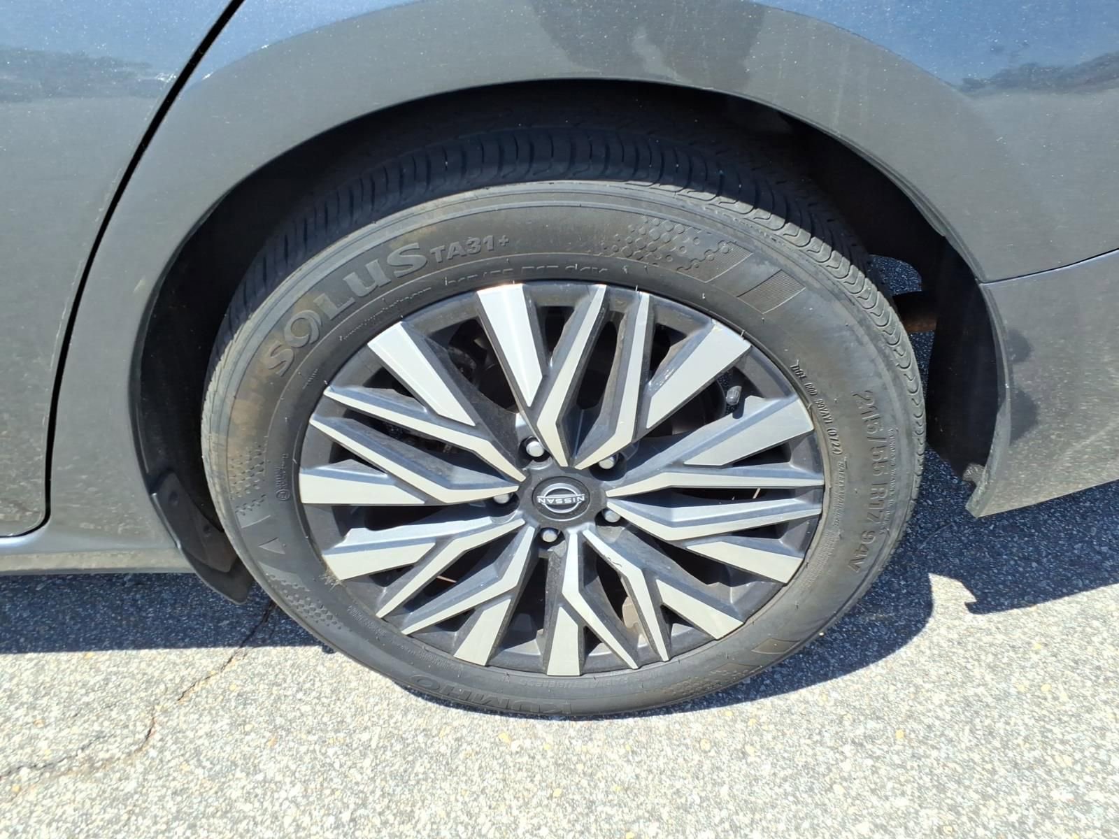 Used 2024 Nissan Altima 2.5 SV FWD image 11