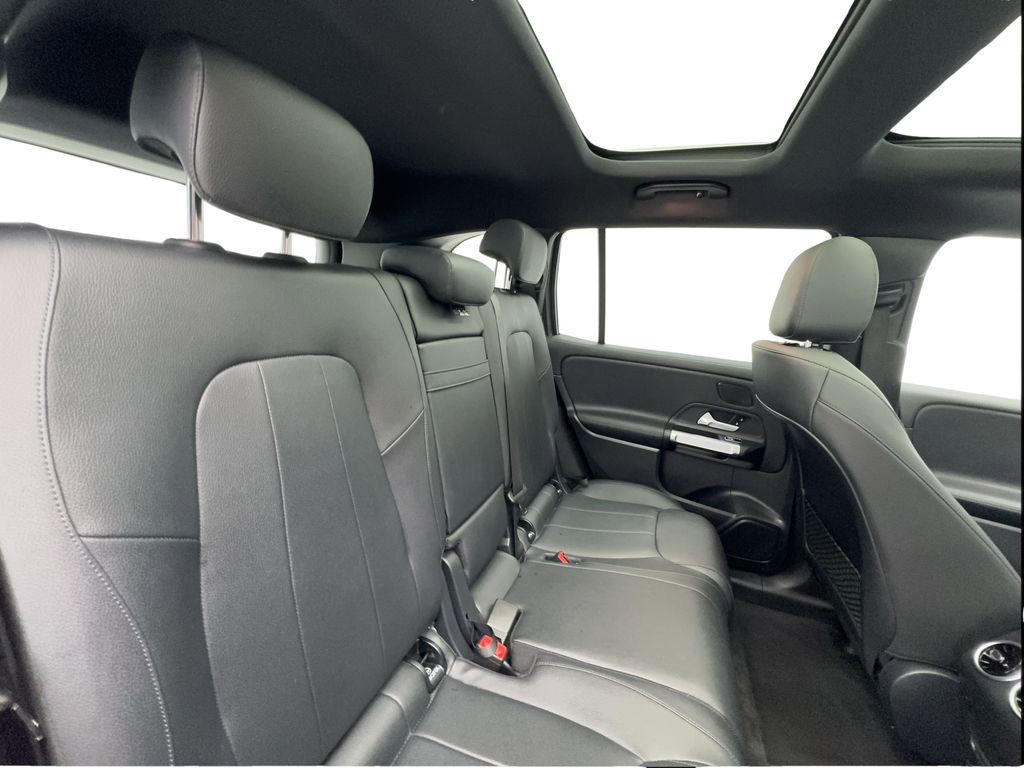 Used 2022 Mercedes-Benz EQB 350 4MATIC image 24