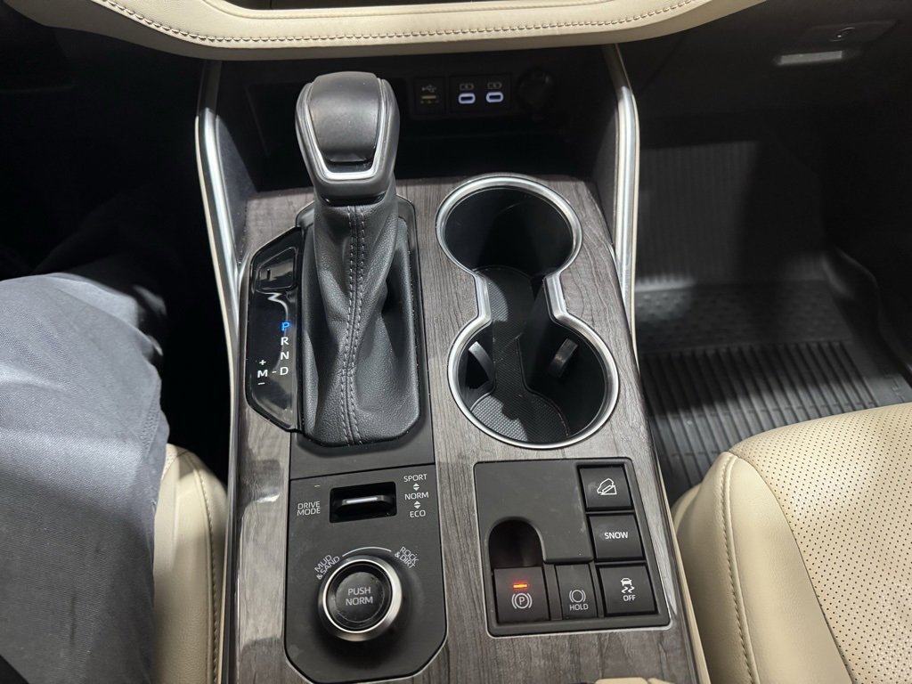 Used 2023 Toyota Highlander L image 19