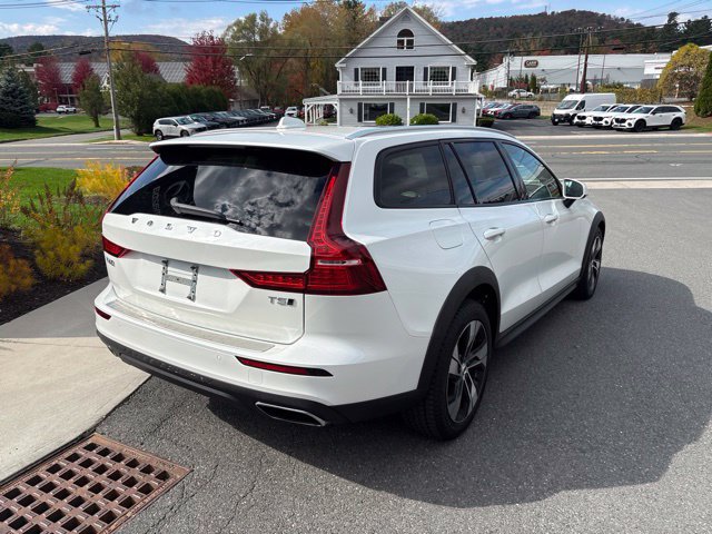 Used 2022 Volvo V60 T5 Cross Country AWD/4WD image 19