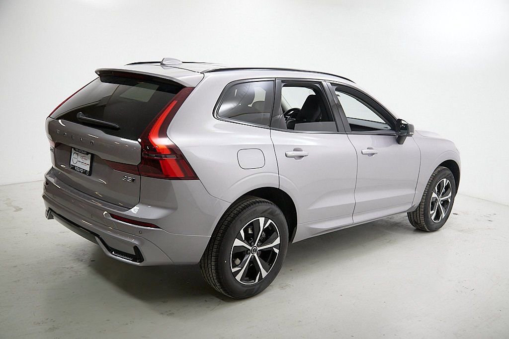 New 2026 Volvo XC60 B5 Core w/ Climate Package image 9