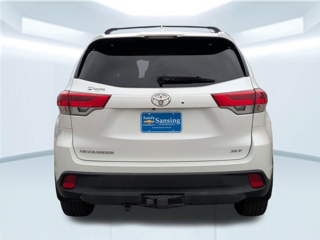 Used 2019 Toyota Highlander SE image 5