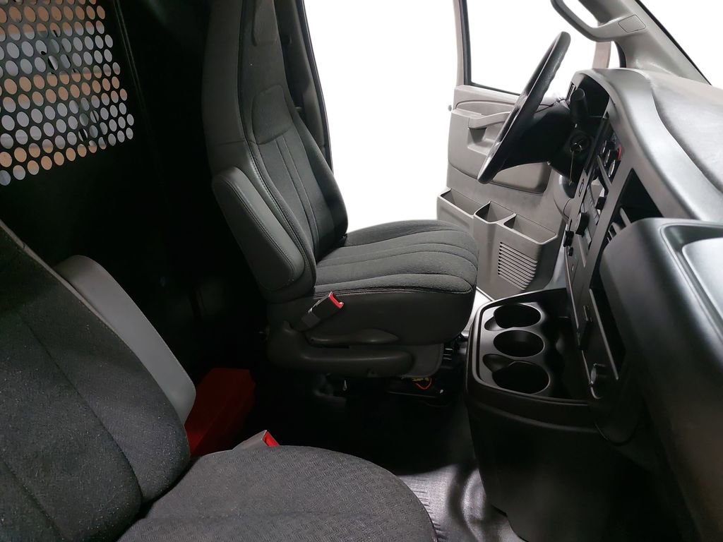 Used 2024 GMC Savana 2500 w/ Driver Convenience Package image 9