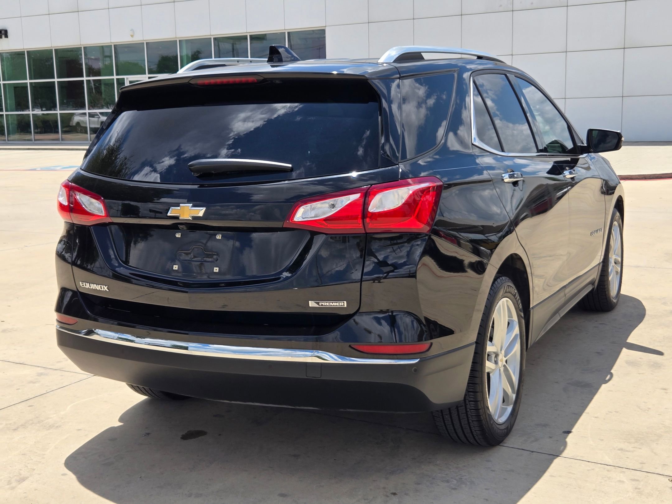 Certified 2018 Chevrolet Equinox Premier FWD image 6