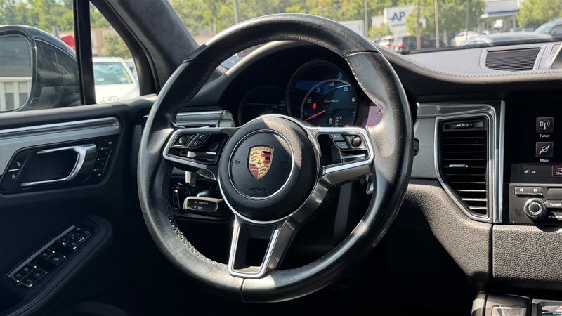 Used 2018 Porsche Macan Turbo AWD/4WD image 32