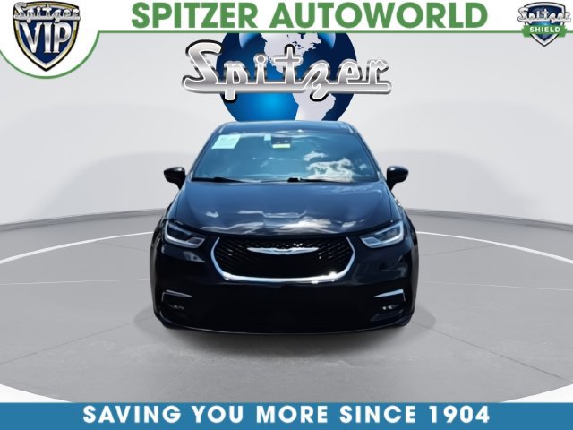 Used 2025 Chrysler Pacifica Select FWD image 3