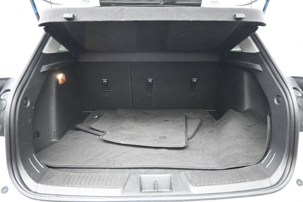 Used 2025 Chevrolet Trax LT w/ LT Convenience Package FWD image 29