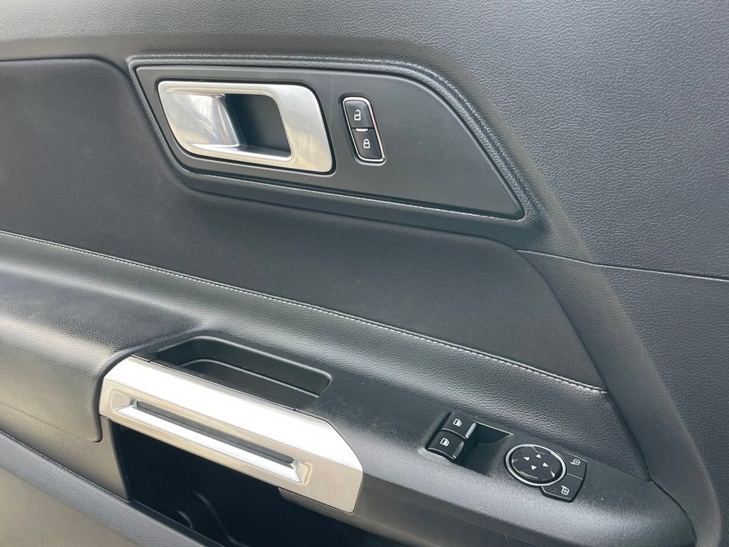 Used 2018 Ford Mustang Coupe RWD image 10