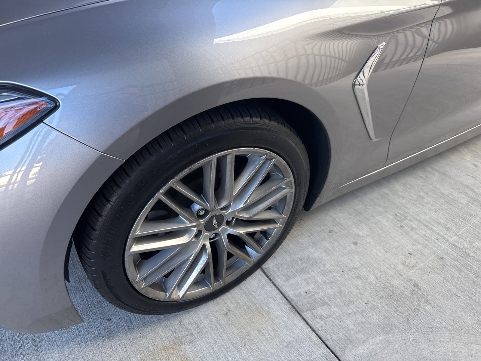 Used 2020 Genesis G70 2.0T image 3