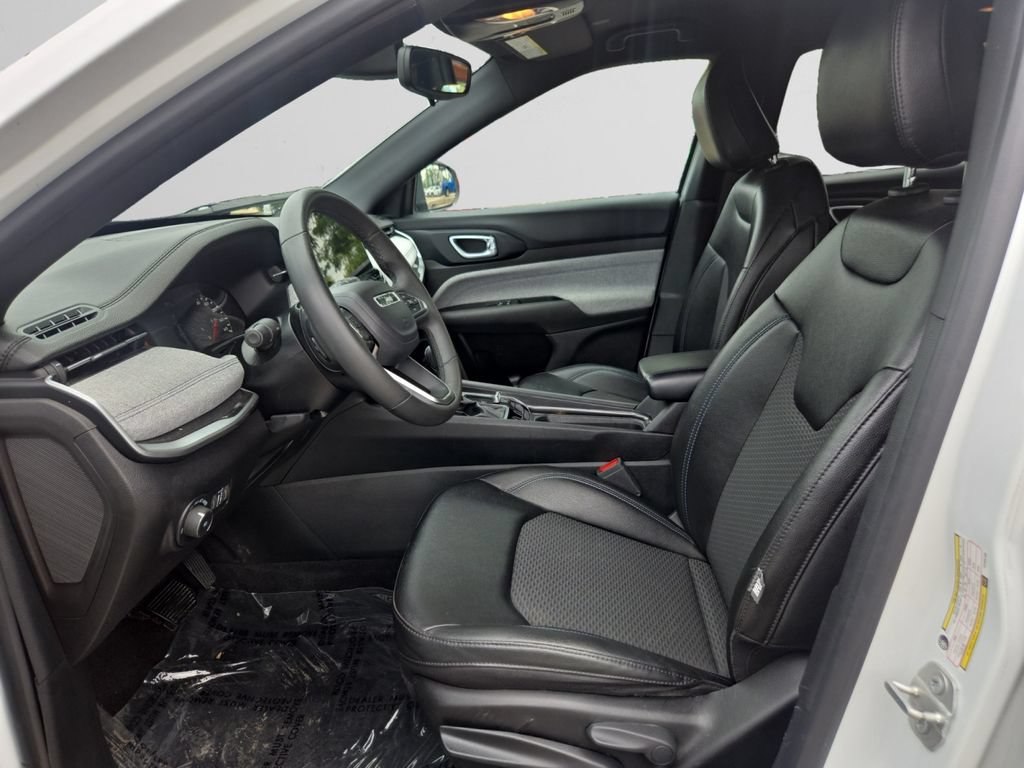 Used 2024 Jeep Compass Latitude AWD/4WD image 9