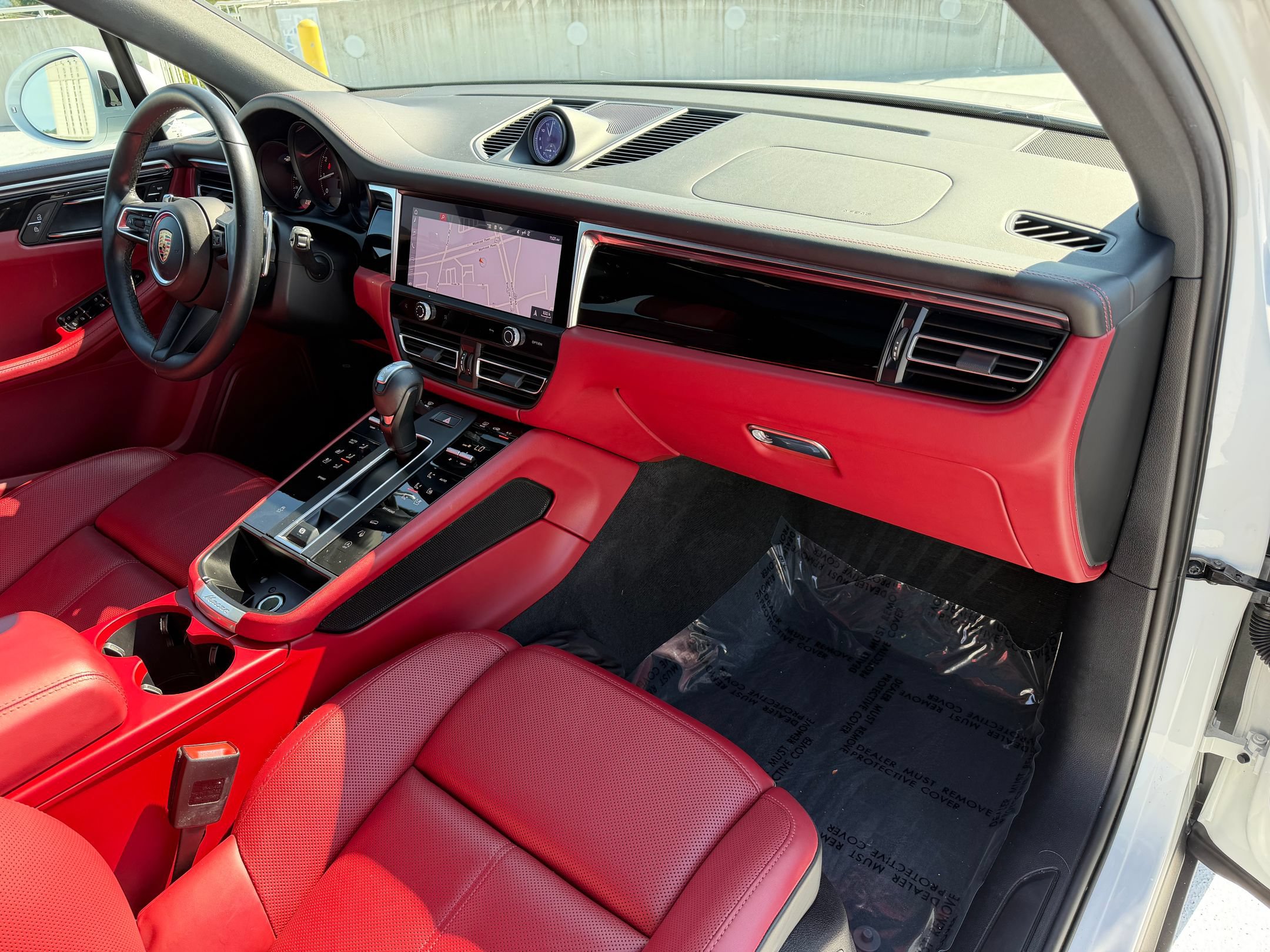 Certified 2023 Porsche Macan AWD/4WD image 25