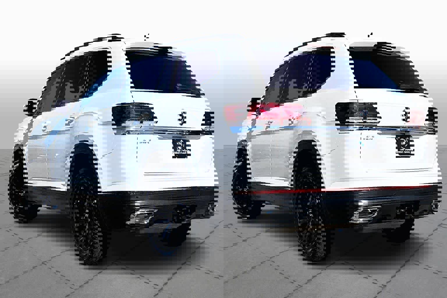 Used 2022 Volkswagen Atlas SE w/ Black Wheel Package image 12