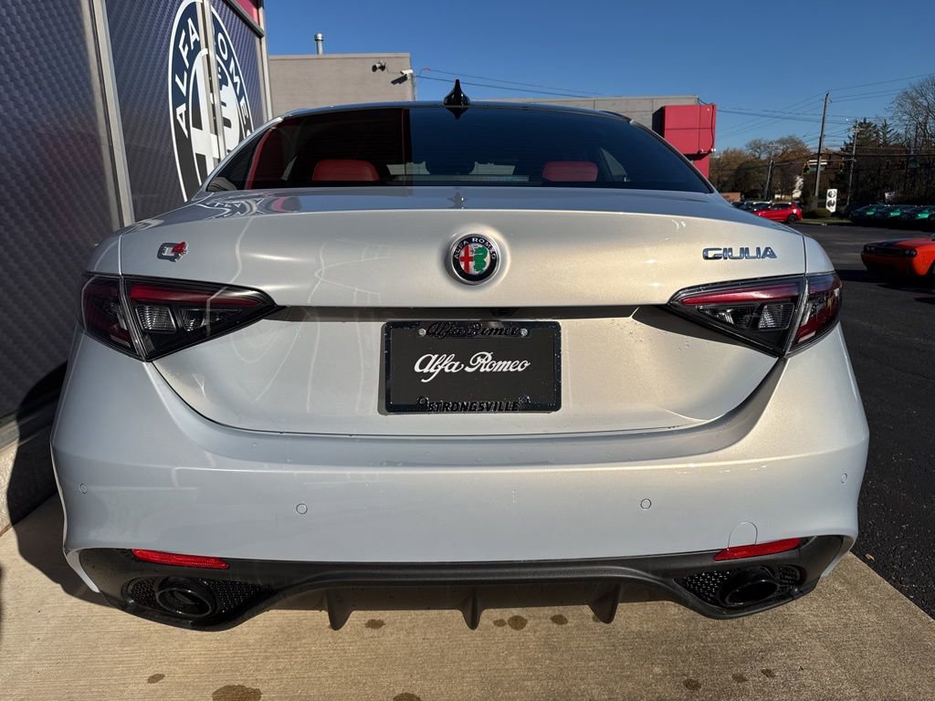 New 2025 Alfa Romeo Giulia AWD image 6