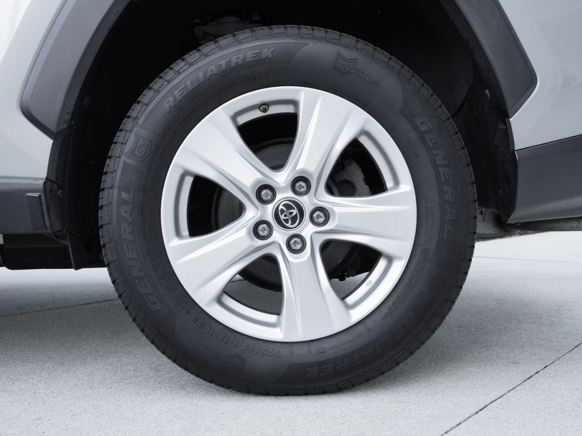 Used 2019 Toyota RAV4 XLE AWD/4WD image 13