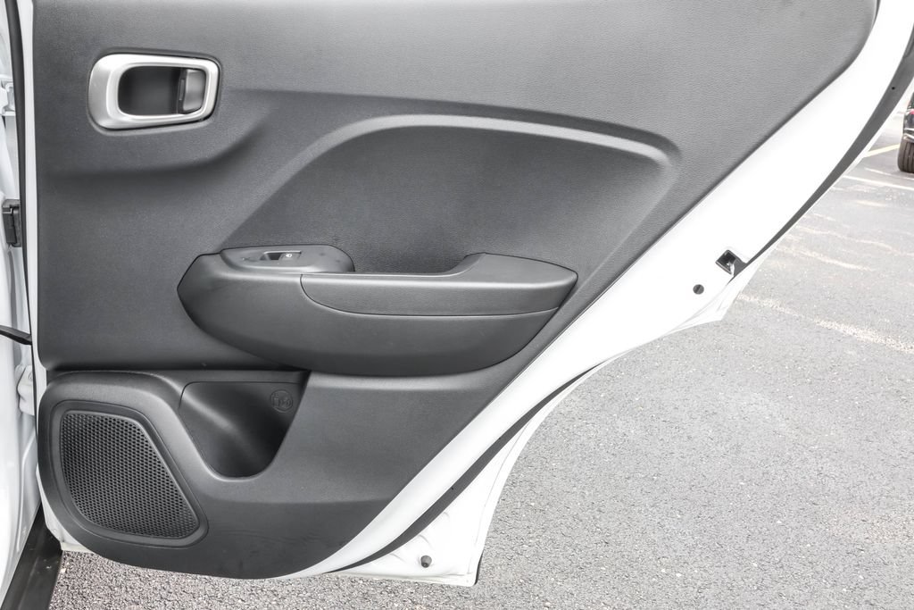 Used 2025 Hyundai Venue SE FWD image 30