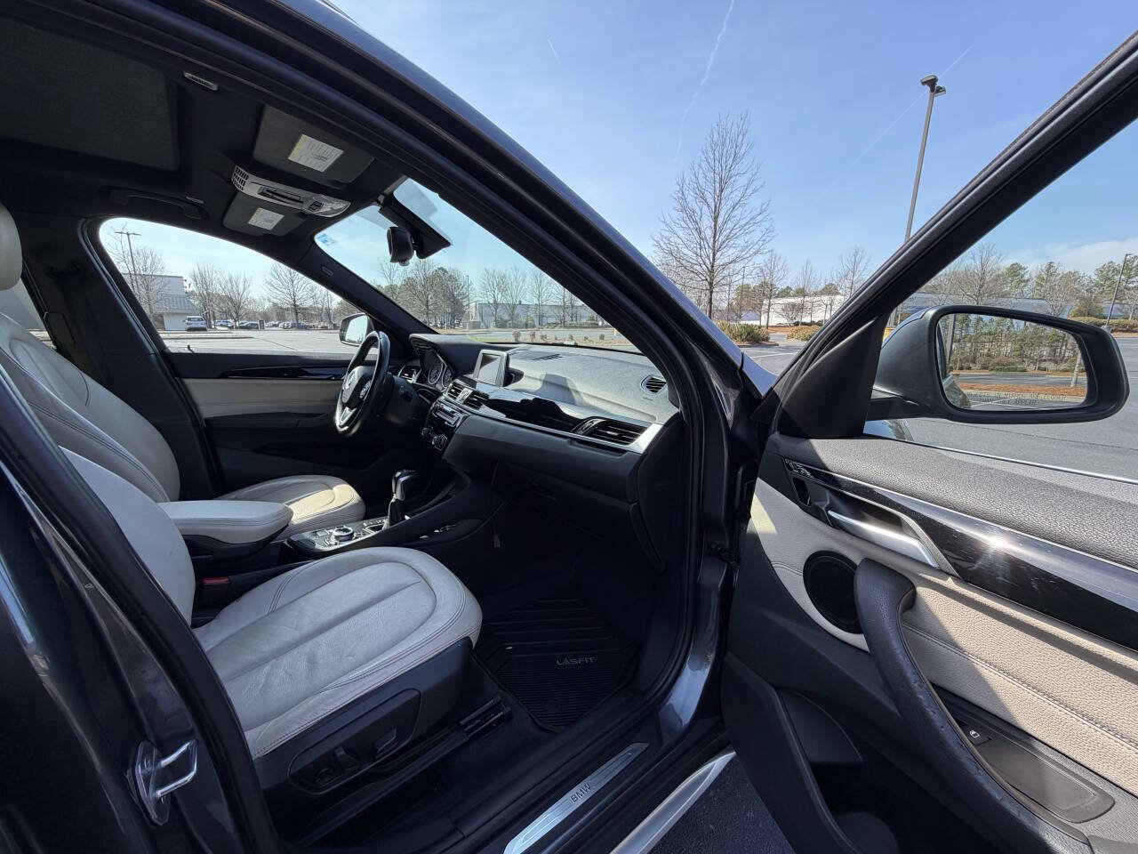 Used 2017 BMW X1 sDrive28i w/ Premium Package image 18