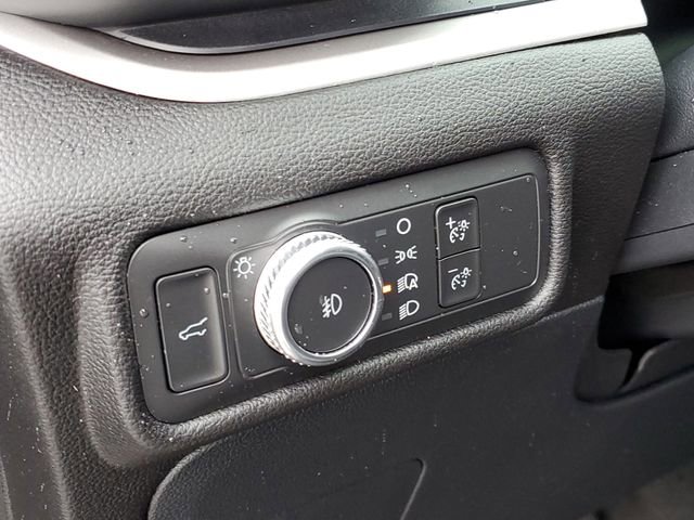 Used 2022 Ford Explorer XLT w/ Equipment Group 202A image 8