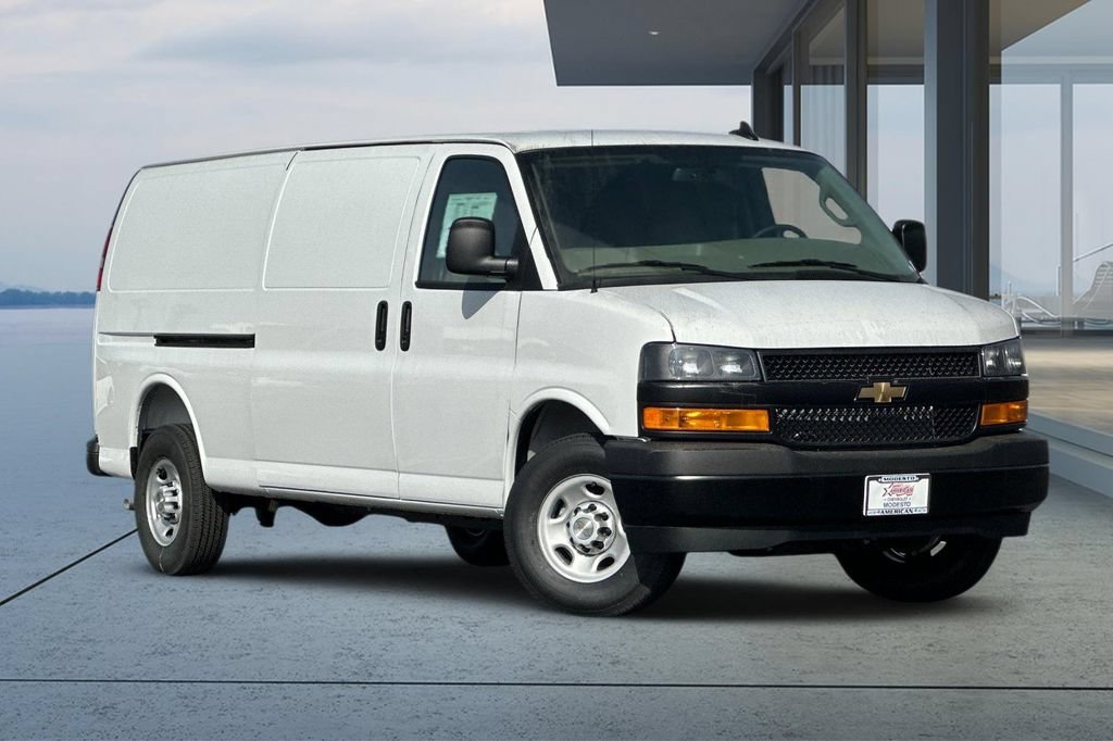 New 2025 Chevrolet Express 3500 Extended RWD image 2