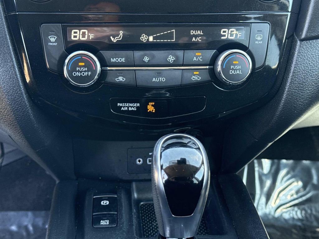 Used 2019 Nissan Rogue SV w/ Premium Package image 26