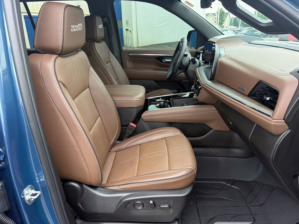 Used 2025 Chevrolet Tahoe High Country AWD/4WD image 37