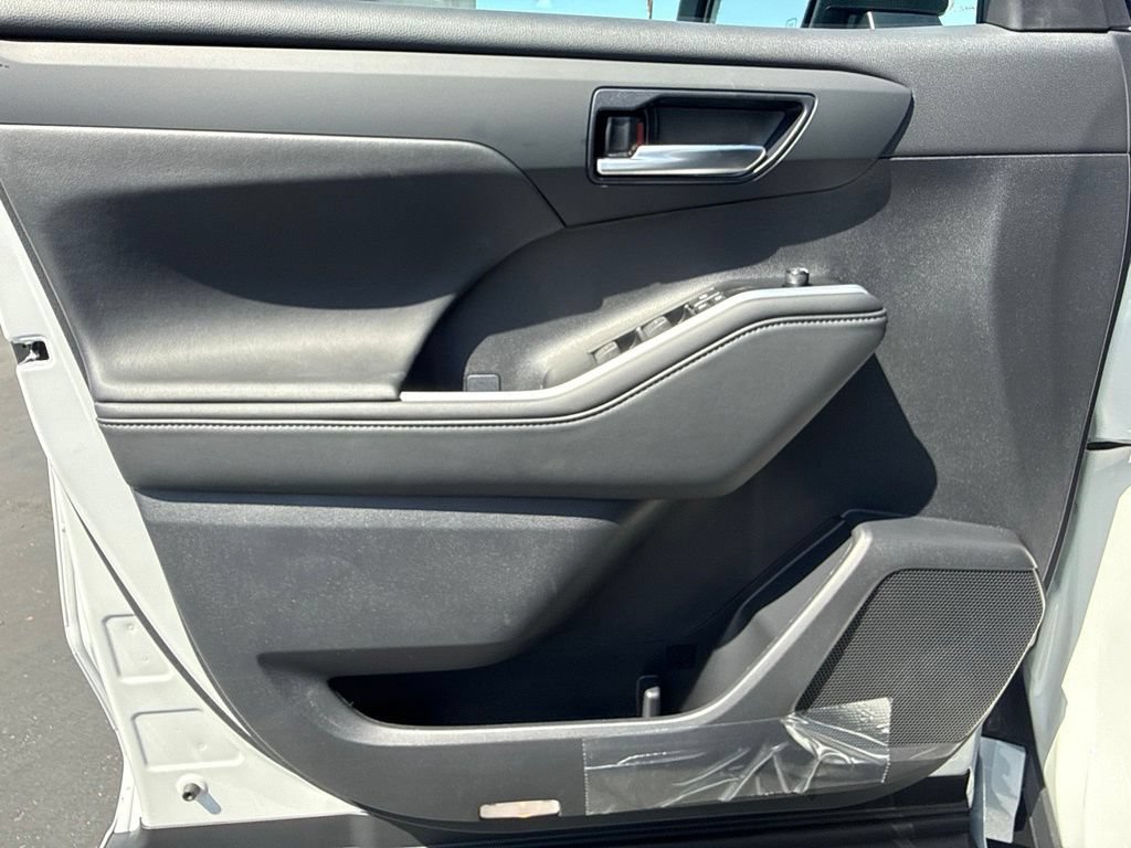 New 2026 Toyota Highlander XLE AWD/4WD image 16
