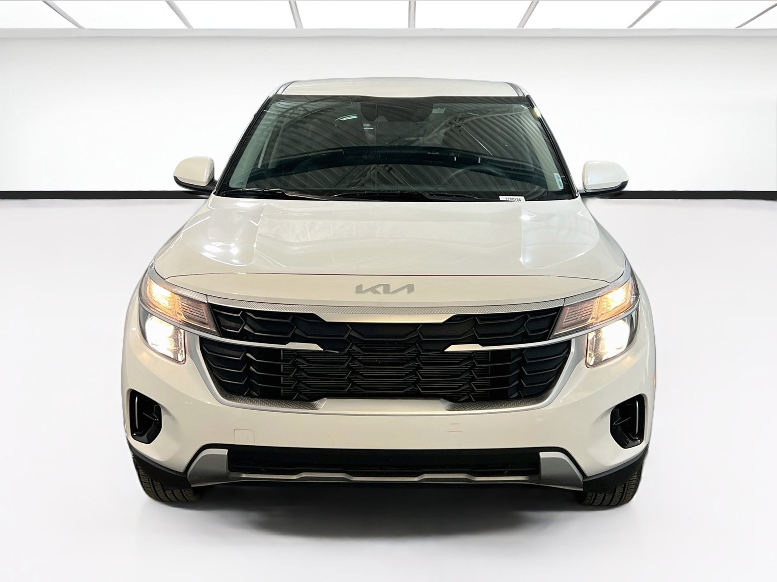 Used 2025 Kia Seltos LX AWD/4WD image 2