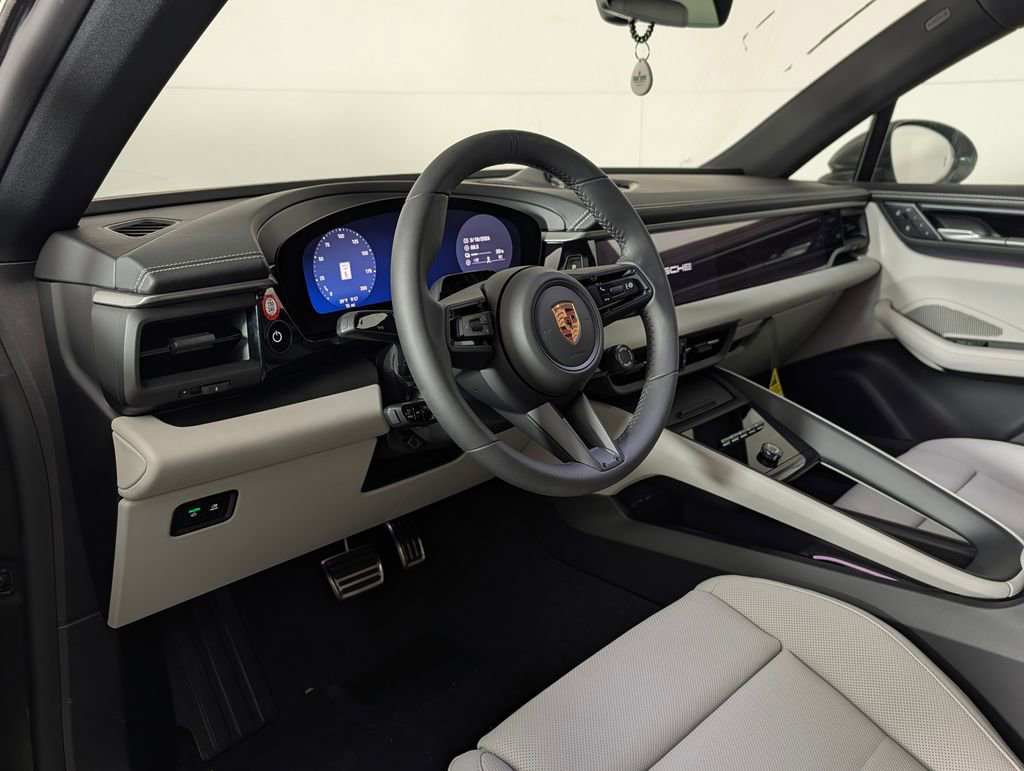 New 2026 Porsche Macan 4S Electric image 4