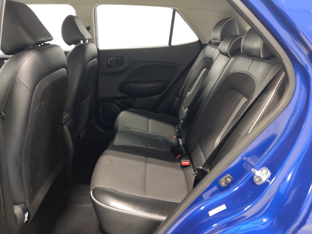 Used 2022 Hyundai Venue Limited FWD image 18