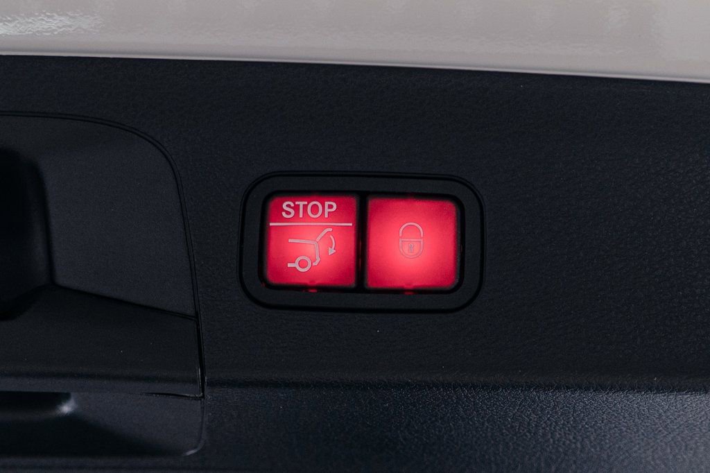 Used 2024 Mercedes-Benz GLS 450 4MATIC image 34