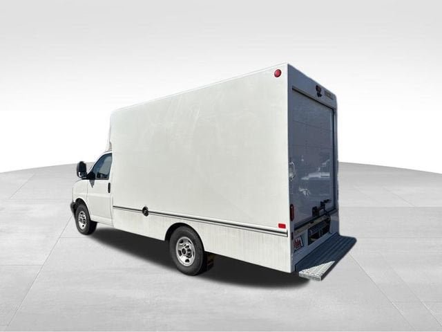 New 2025 GMC Savana 3500 w/ Power Convenience Package RWD image 7
