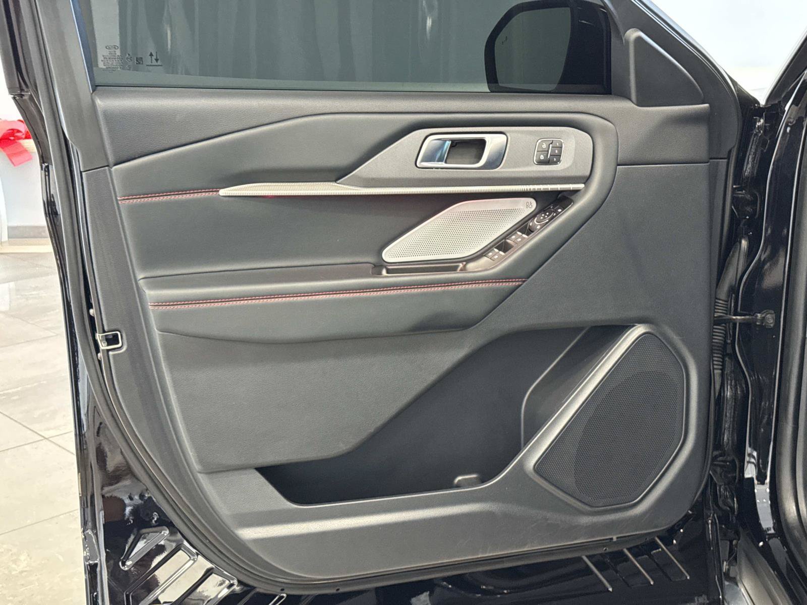 Used 2025 Ford Explorer ST RWD image 10