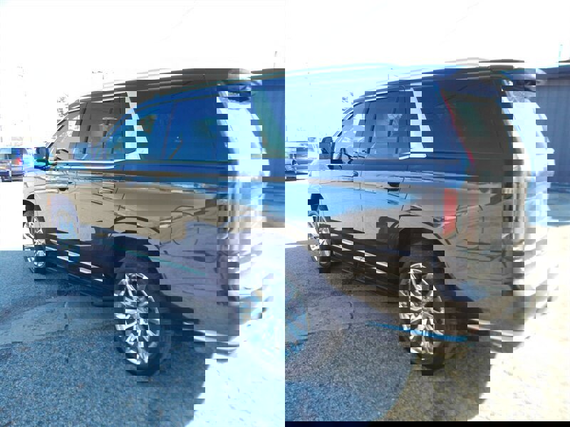 Used 2022 Cadillac Escalade Premium Luxury w/ LPO, Radiant Package image 6