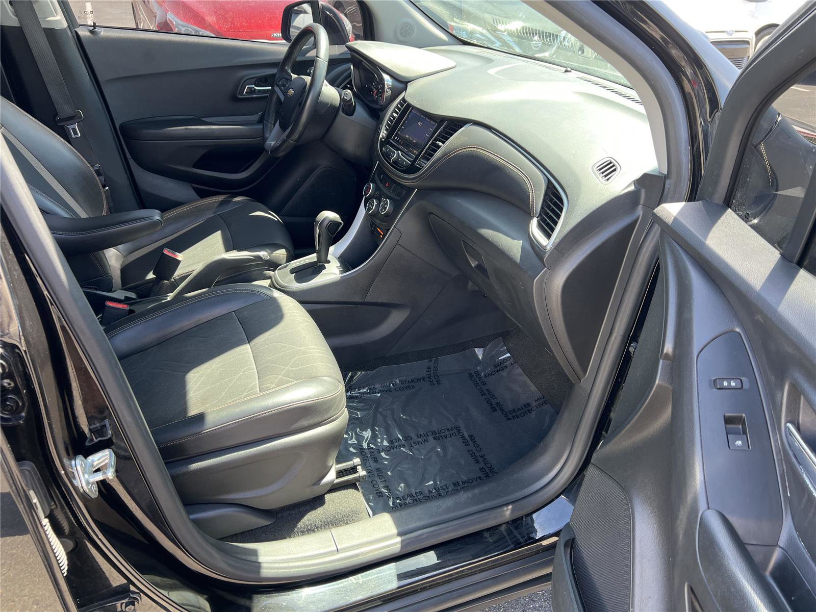 Used 2021 Chevrolet Trax LT w/ Midnight Edition FWD image 16