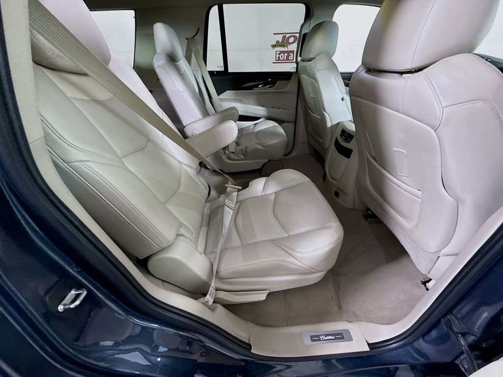 Used 2020 Cadillac Escalade Luxury image 31