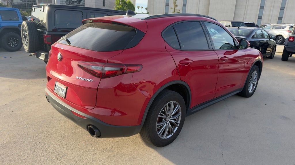 Used 2023 Alfa Romeo Stelvio Sprint image 4