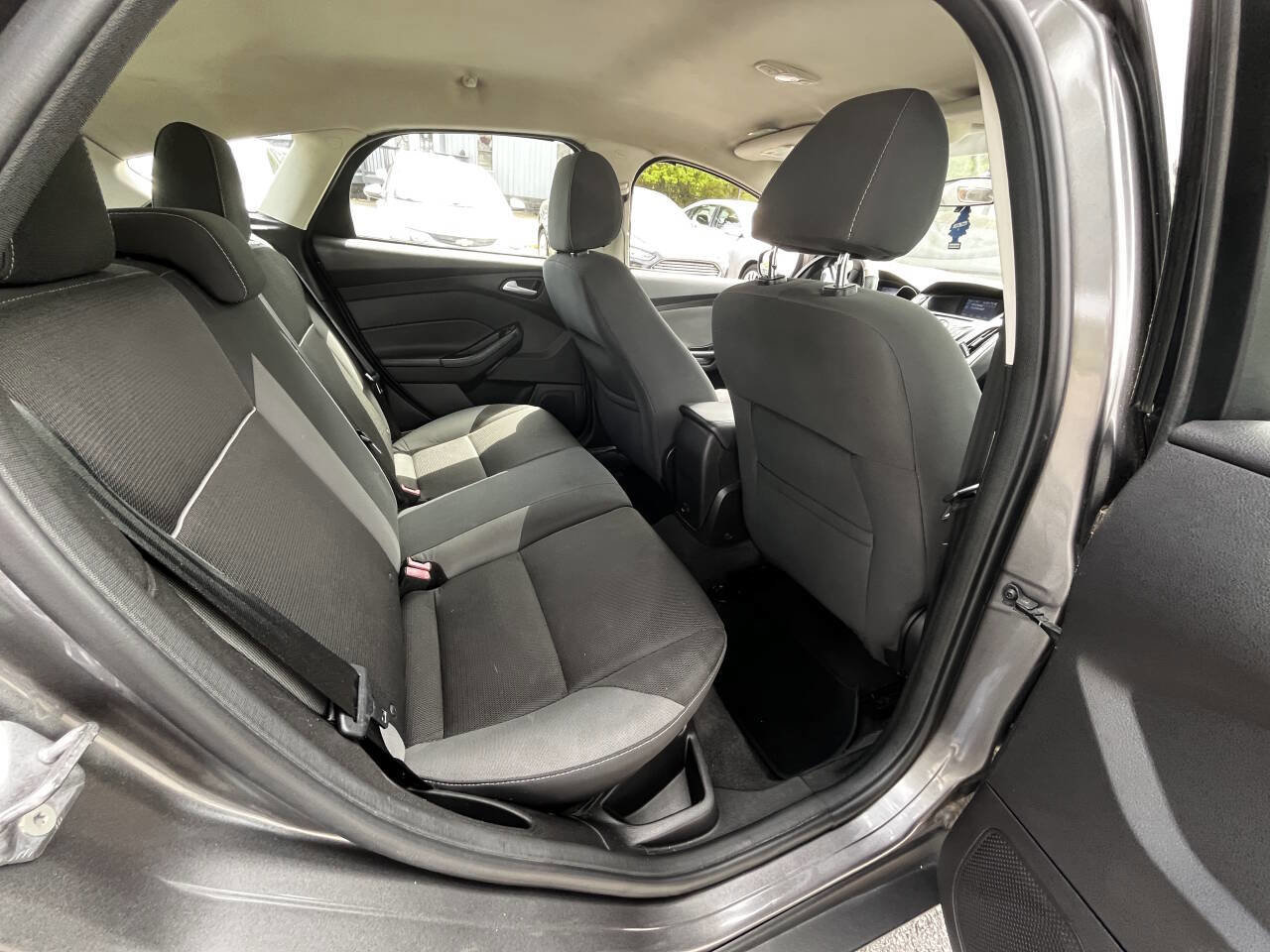 Used 2014 Ford Focus SE FWD image 10
