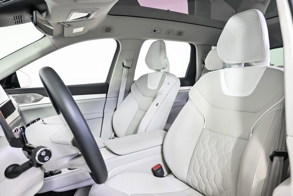 Certified 2025 Volvo EX90 Ultra AWD/4WD image 7