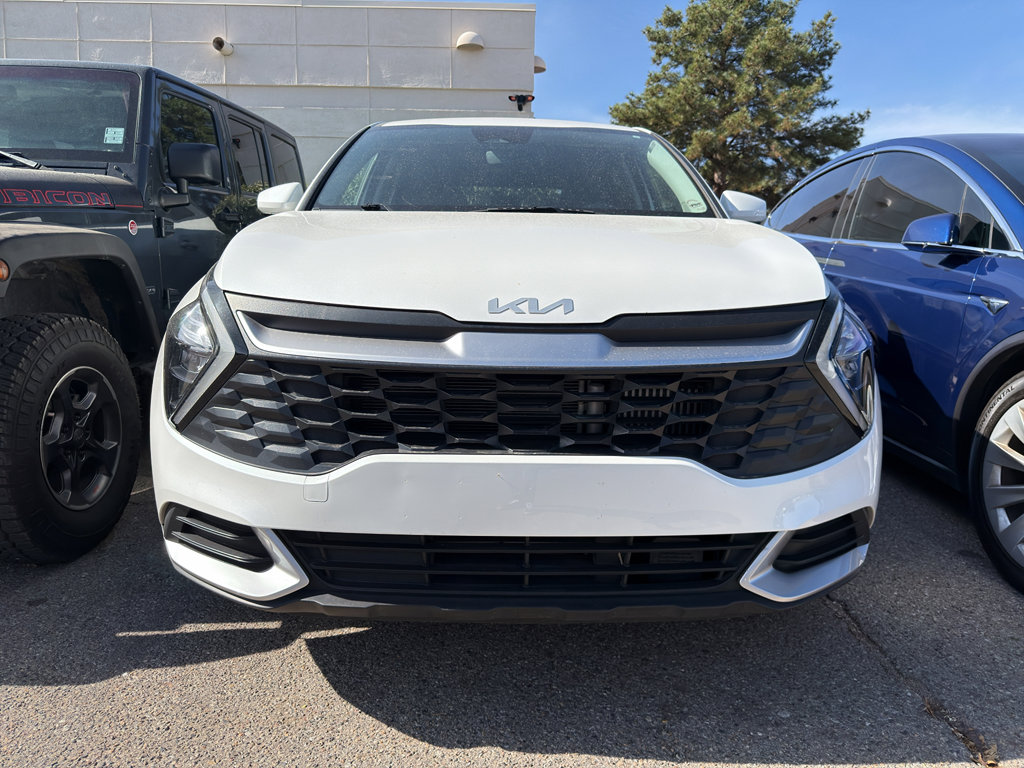 Used 2023 Kia Sportage LX image 3