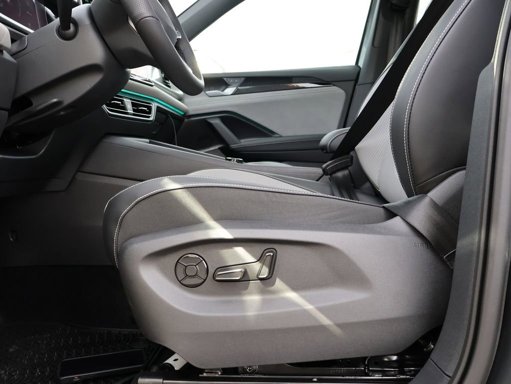 New 2026 Volkswagen Tiguan SE R-Line image 40