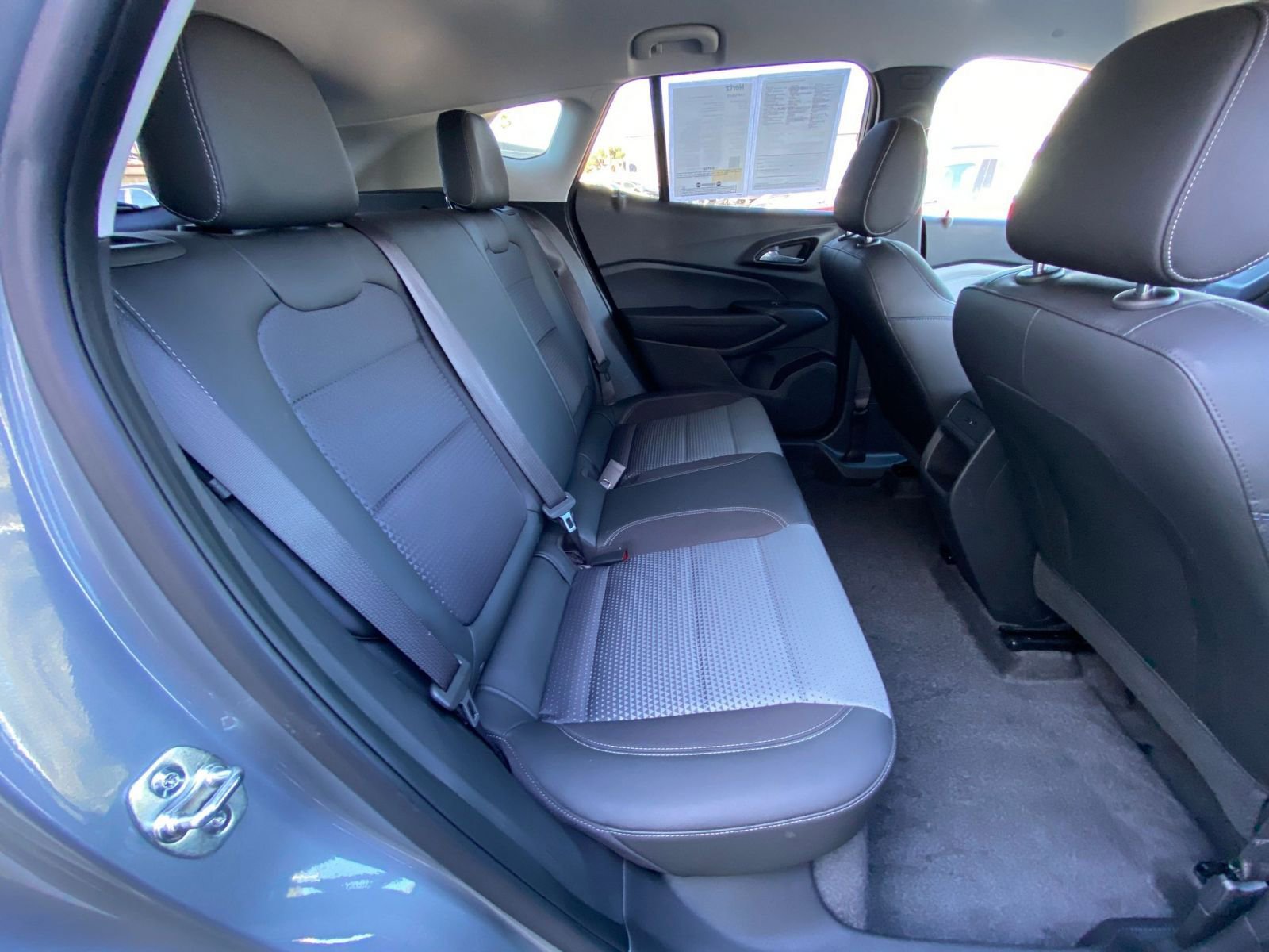 Used 2025 Chevrolet Trax LT FWD image 38