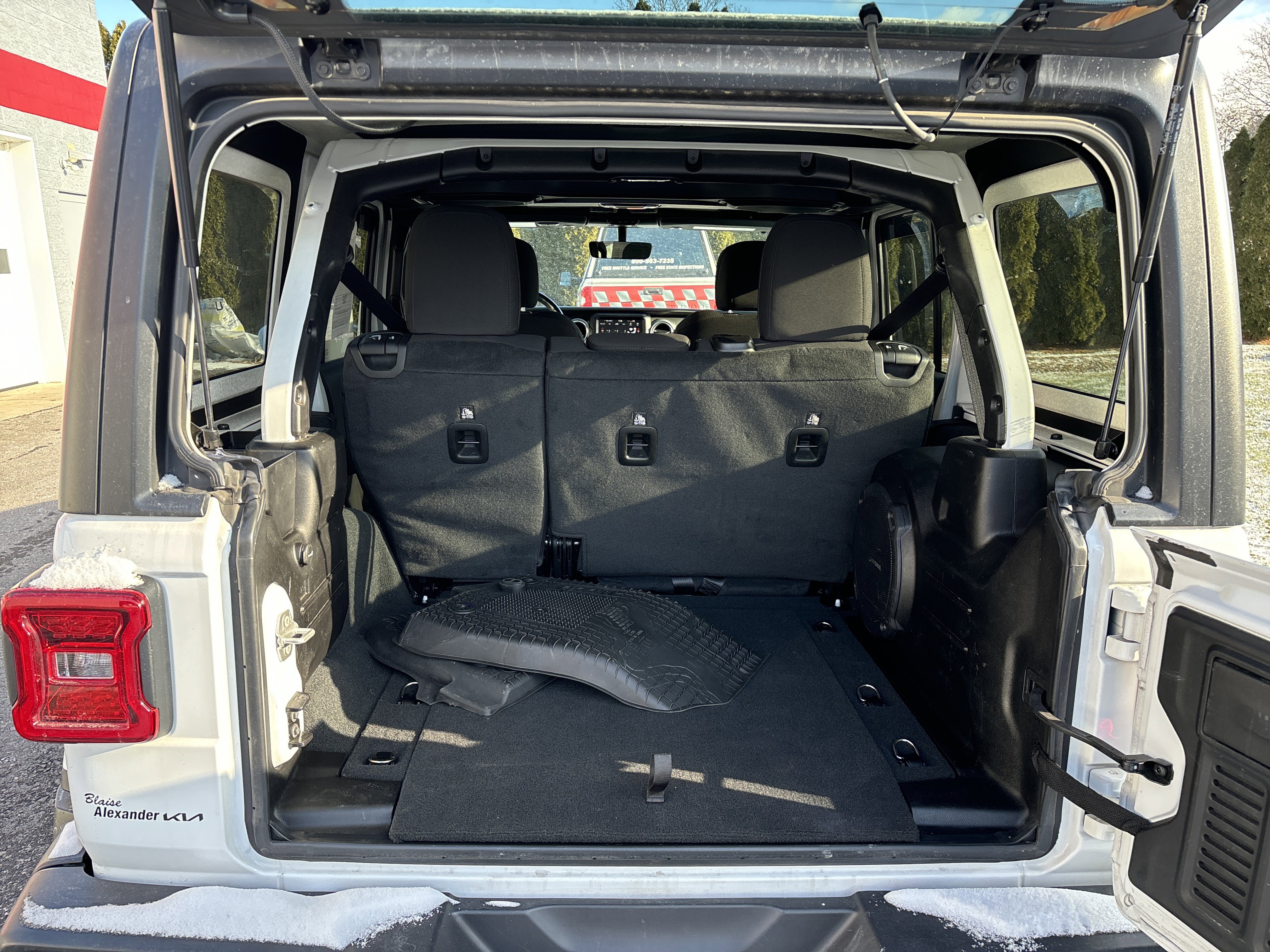 Used 2022 Jeep Wrangler Unlimited Sahara w/ LED Lighting Group image 5