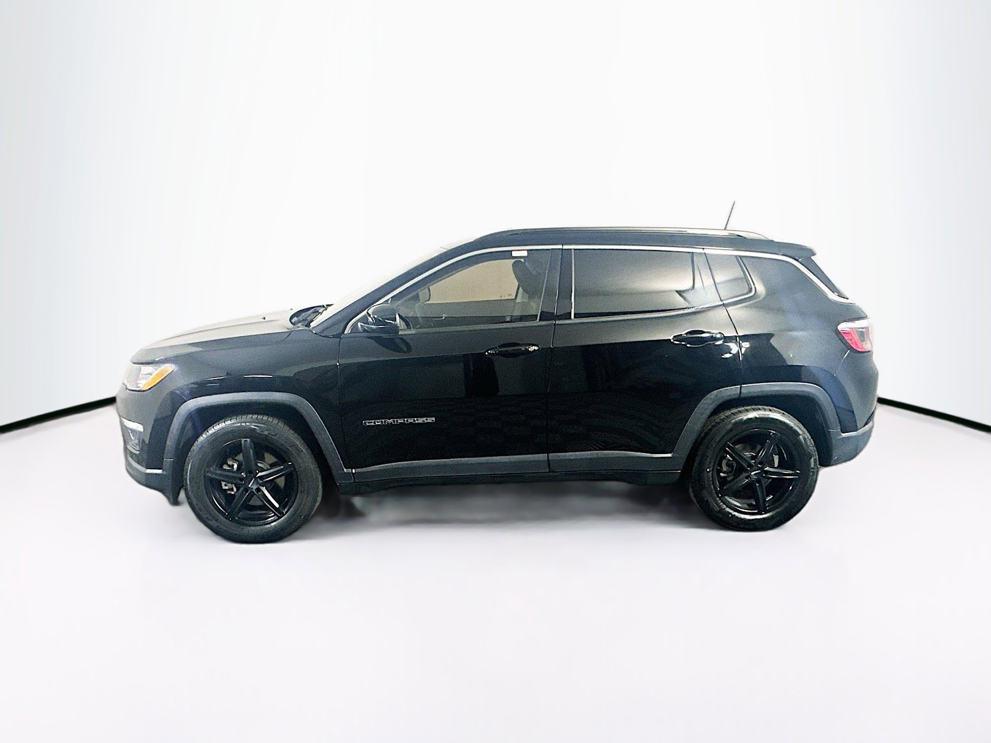 Used 2021 Jeep Compass Latitude FWD image 4