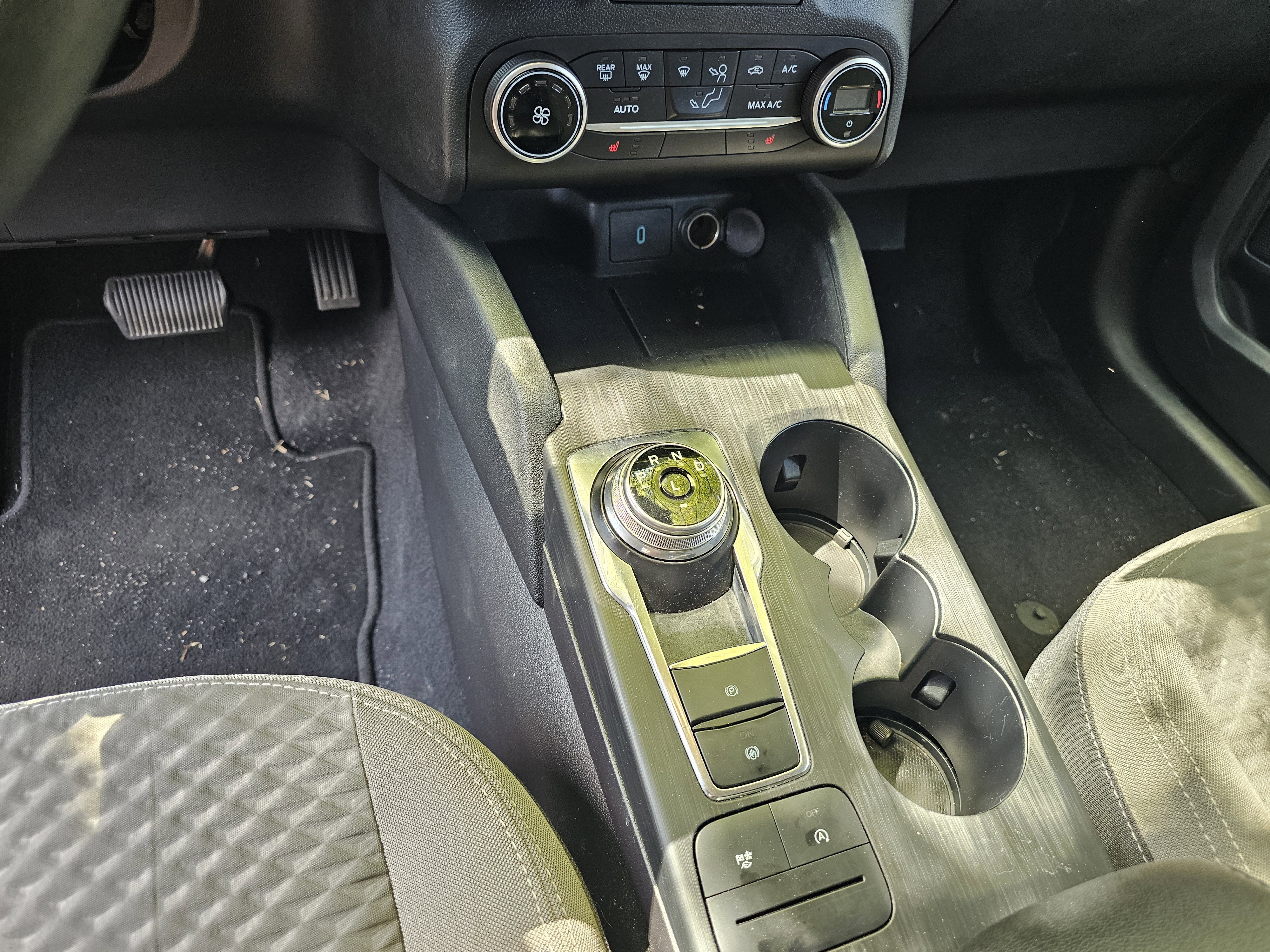 Used 2020 Ford Escape SE image 10