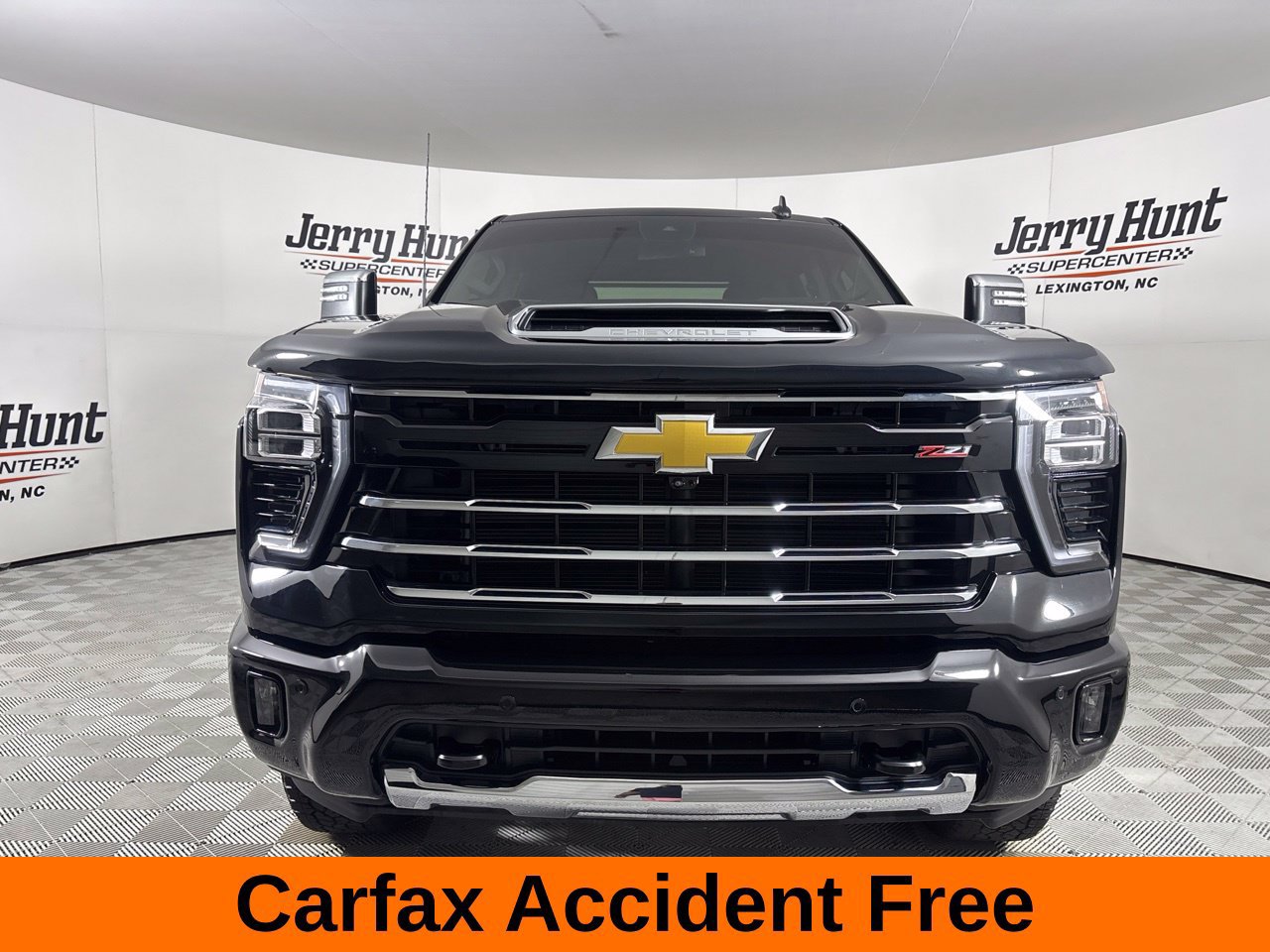 Used 2025 Chevrolet Silverado 2500 LT w/ Z71 Chrome Sport Edition AWD/4WD image 3